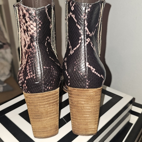 Steve Madden Black and Pink Ankle Booties with a Sleek Snake Print Design. - Picture 2 of 6